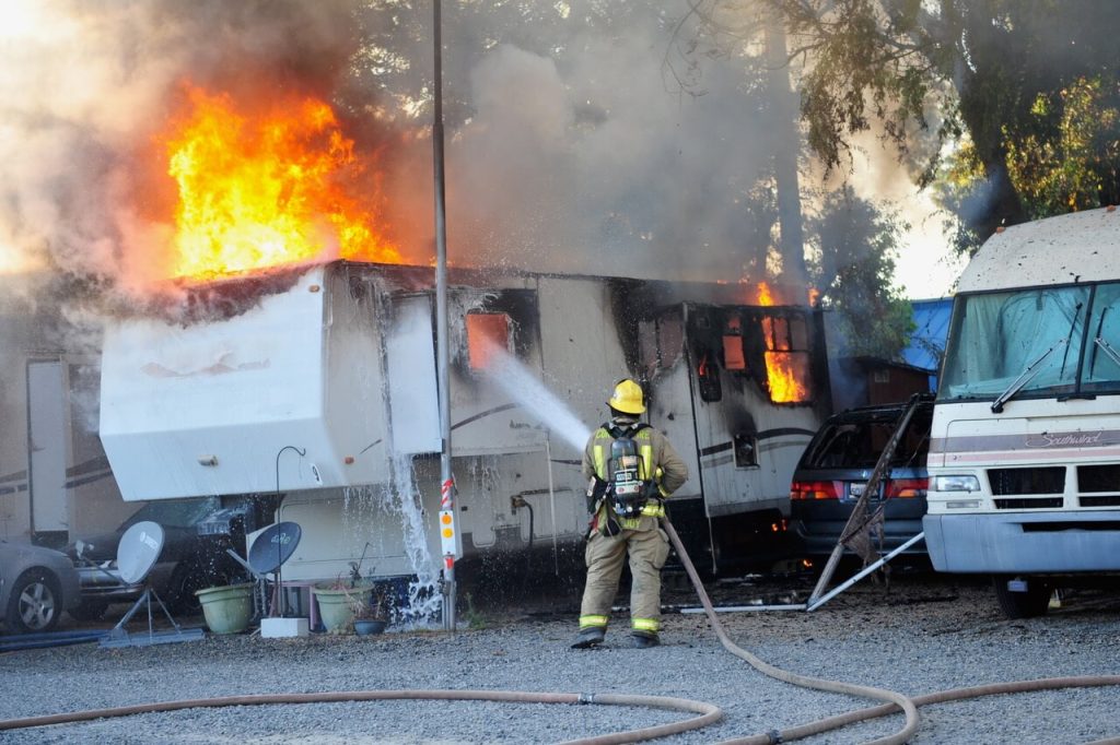Corona FD. Fifth Wheel Motor home on fire
