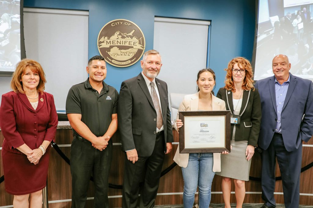 Monsta Snow. (L to R) Councilmember Lesa Sobek, Councilmember Ricky Estrada, Councilmember Dein Deines, Monsta Snow owner Laura Spencer, Assistant to the City Manager Rebekah Kramer, Mayor Bill Zimmerman