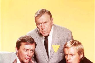 Robert Vaughn (l) as Napoleon Solo, Leo G. Carroll as Alexander Waverly and David McCallum (r) as Illya Kuryakin in the 1960’s hit, The Man From U.N.C.L.E.