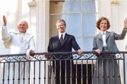 October 29. In 1979, Pope John Paul II became the first pontiff to visit the White House. Where he was welcomed by President Jimmy Carter and his wife Rosalynn Carter. Credit: U.S. Embassy to the Holy See