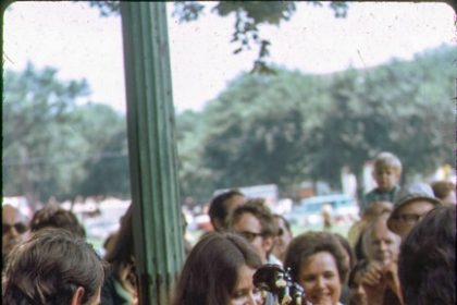 August 23. A group of protestors during the Salad Bowl Strike. Photo by Eocen