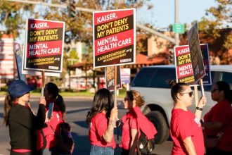 The union representing Kaiser Permanente mental health workers in Southern California began an open-ended strike today. The clinicians and therapists are seeking better retirement benefits and working conditions. Kaiser mental health workers in Northern California were on strike for 10 weeks in 2022.  Credit: Photo by Adriana Heldiz, CalMatters