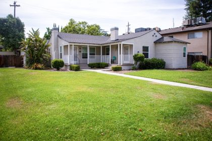 Housing Market. A home in the Tower District in central Fresno on June 2, 2022.  Credit: Photo by Larry Valenzuela, CalMatters/CatchLight LocalA home in the Tower District in central Fresno on June 2, 2022.  Credit: Photo by Larry Valenzuela, CalMatters/CatchLight Local