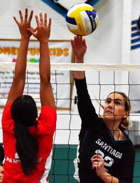 Corona’s Sami Peary (left) tries to block a dink from Santiago’s Devyn Dahlin (32). 