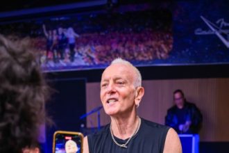 An affable Phil Collen explains his take on the state of the music industry with inquisitive (Progress/Sentinel – paper specific) intern, Mia Rotell. Phil Collen