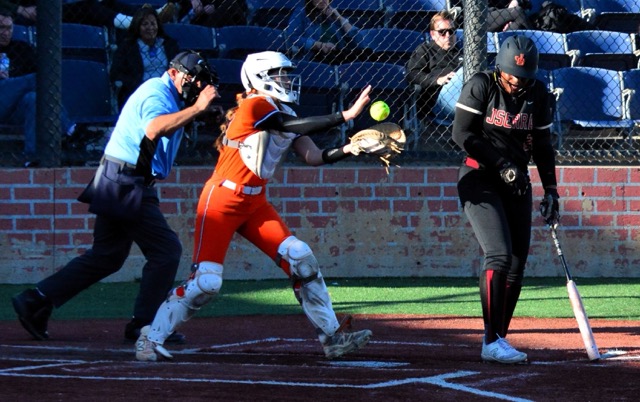 Eastvale Roosevelt catcher Aubrey Sims (center) exhibits great form in corralling a bouncer off the front of the plate, and then tagging out the hitter, JSerras’ Zena Edwards (21). The Lions outlasted the Mustangs 4 – 2.