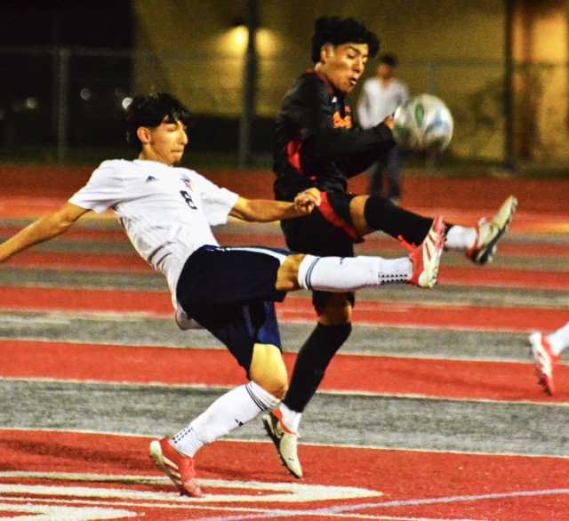 Eastvale Roosevelt’s Jacob de la Cerda (left) and Corona’s Edwin Carbajal (right) contest for the ball during the Mustangs’ and Panthers hard-fought scoreless tie.