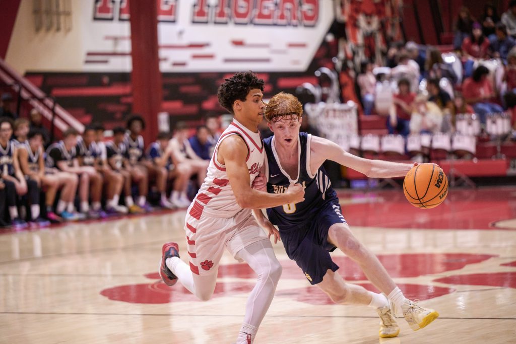 Raiders #0 Tyler Holmquist, met with tight defence, drives down center lane trying to get open. Photo by Marcus Walker