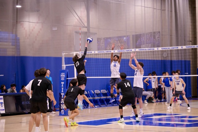 Reading the defense perfectly, #13Greydon Gudat catches the blockers leaning and executes a clinical setter dump into the open court.