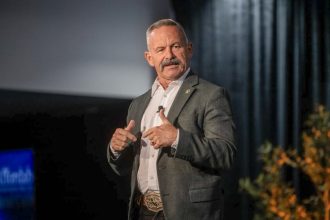 Bianco’s Ballot Seizures. Republican gubernatorial candidate Chad Bianco speaks on stage during The Western Growers California Gubernatorial Candidate Forum at Fresno State in Fresno on April 1, 2026. Photo by Larry Valenzuela, CalMatters