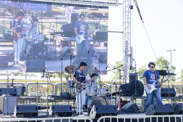 Fluminis performed for the crowds at Wheatfield Park. Photo by Lisa Zambrano