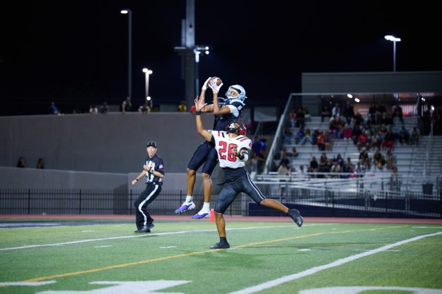 Featured Photos 09-18-2026. Liberty’s Dominic Hall #4, leaps over Elsinore’s Leelan Nededog #26 to secure a contested reception