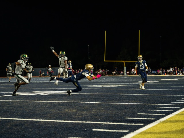 Vista Murrieta’s #14, Teagen People lays out for a pass, just slipping through his fingers